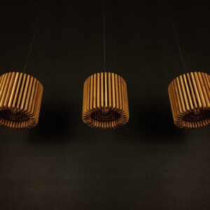 Ekskluzywna lampa do jadalni lamelowa