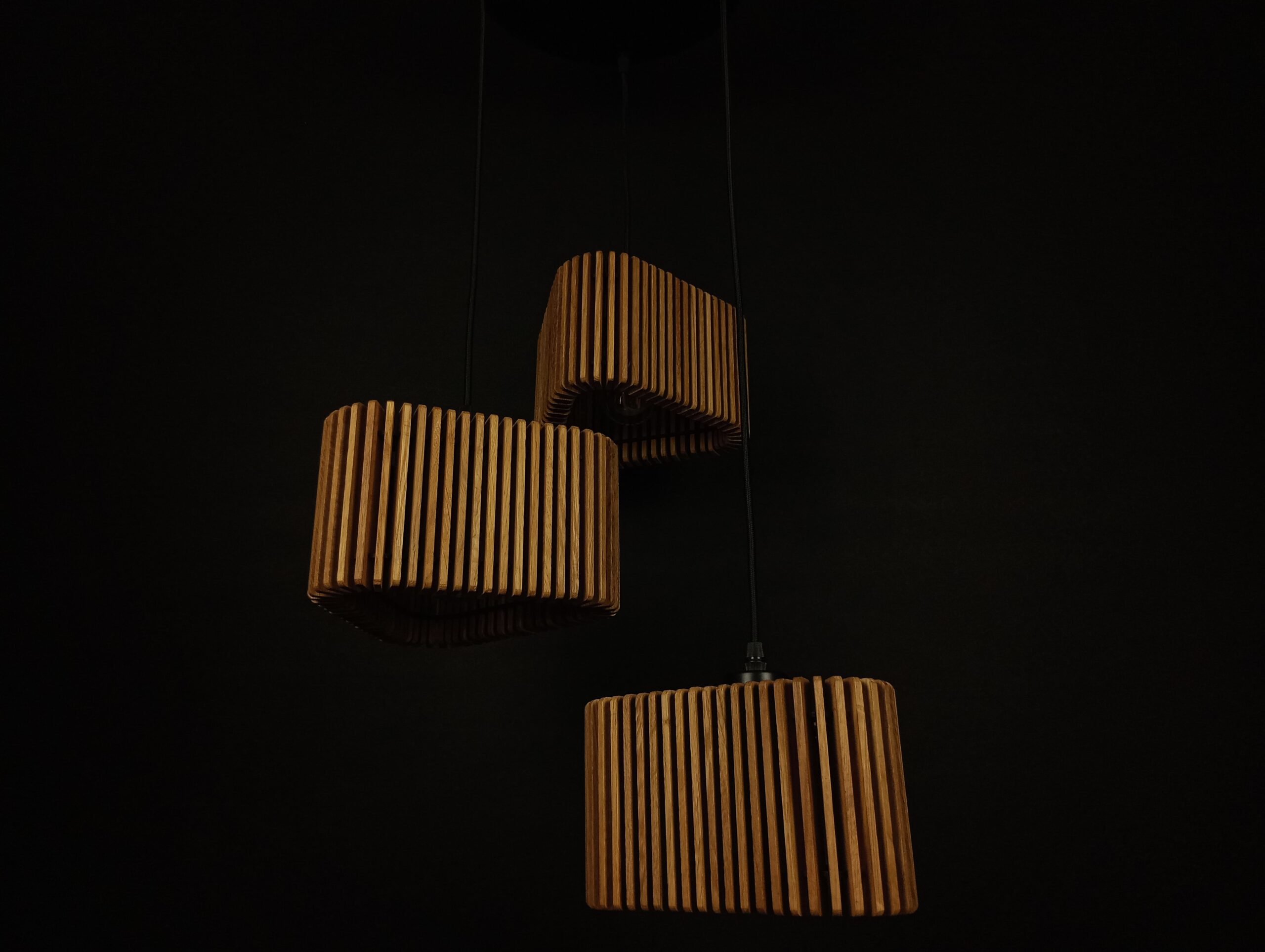 Lampa potrójna trójkąty w pionie - obrazek 2