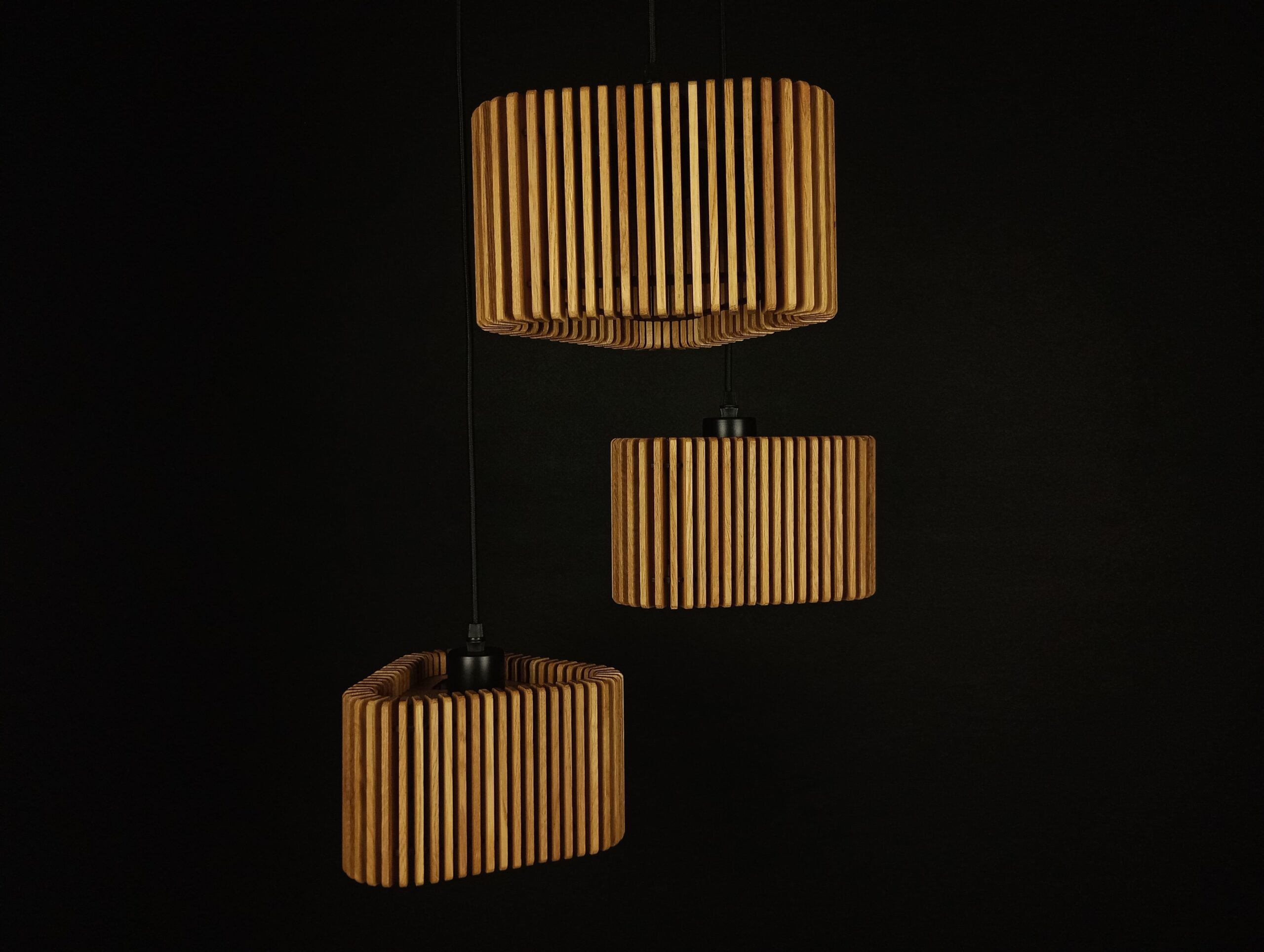 Lampa potrójna trójkąty w pionie - obrazek 3