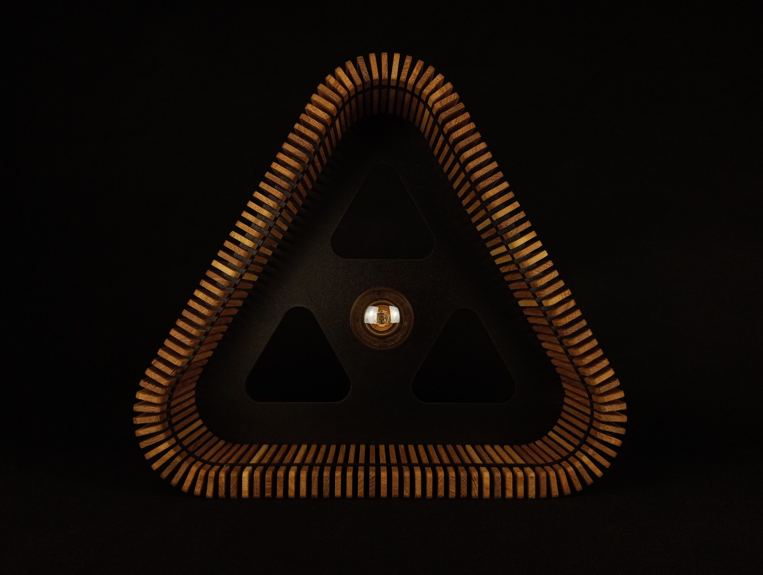 Lampa trójkąt duży - obrazek 3