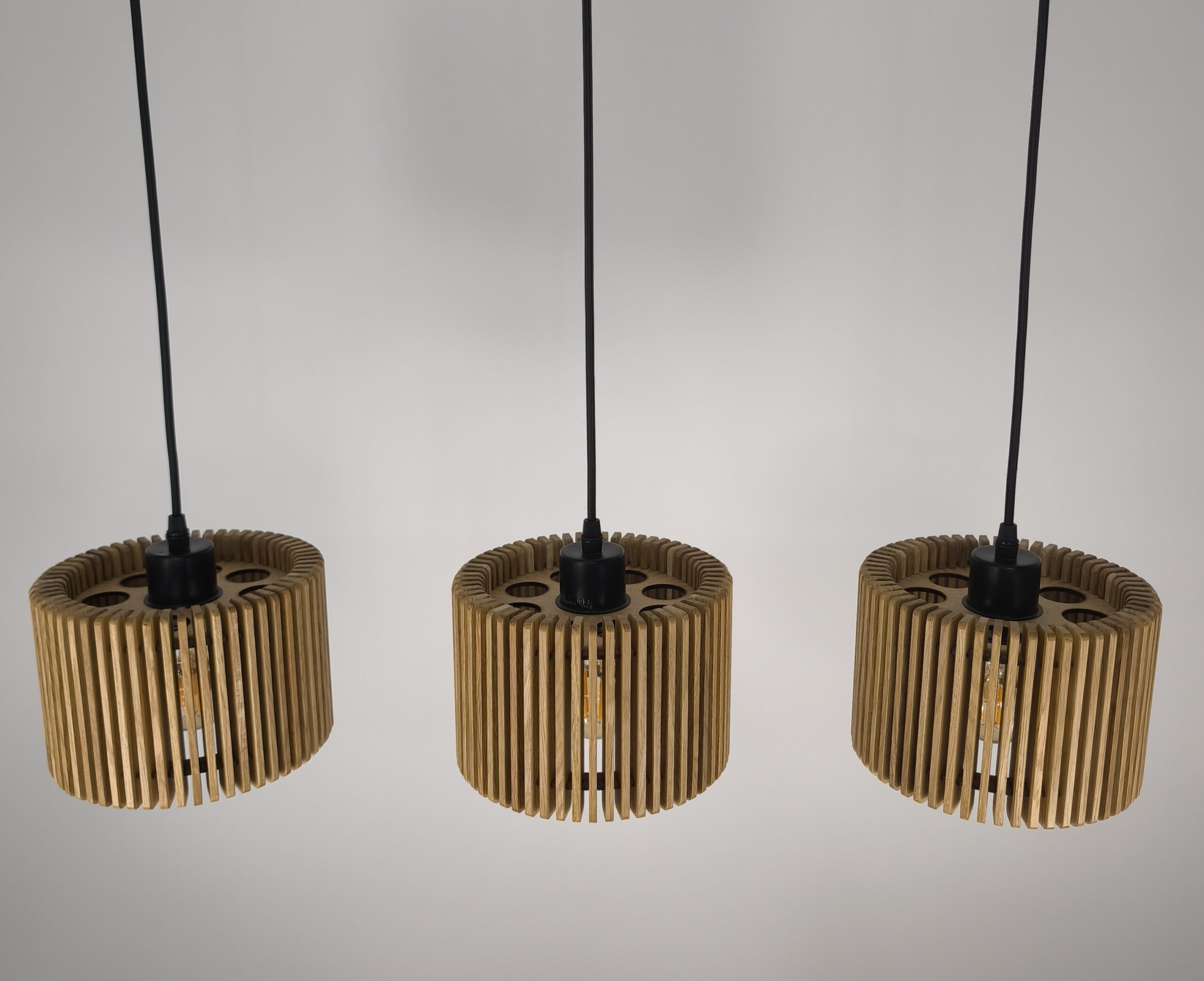 Naturalna lampa dębowa nad stół do jadalni