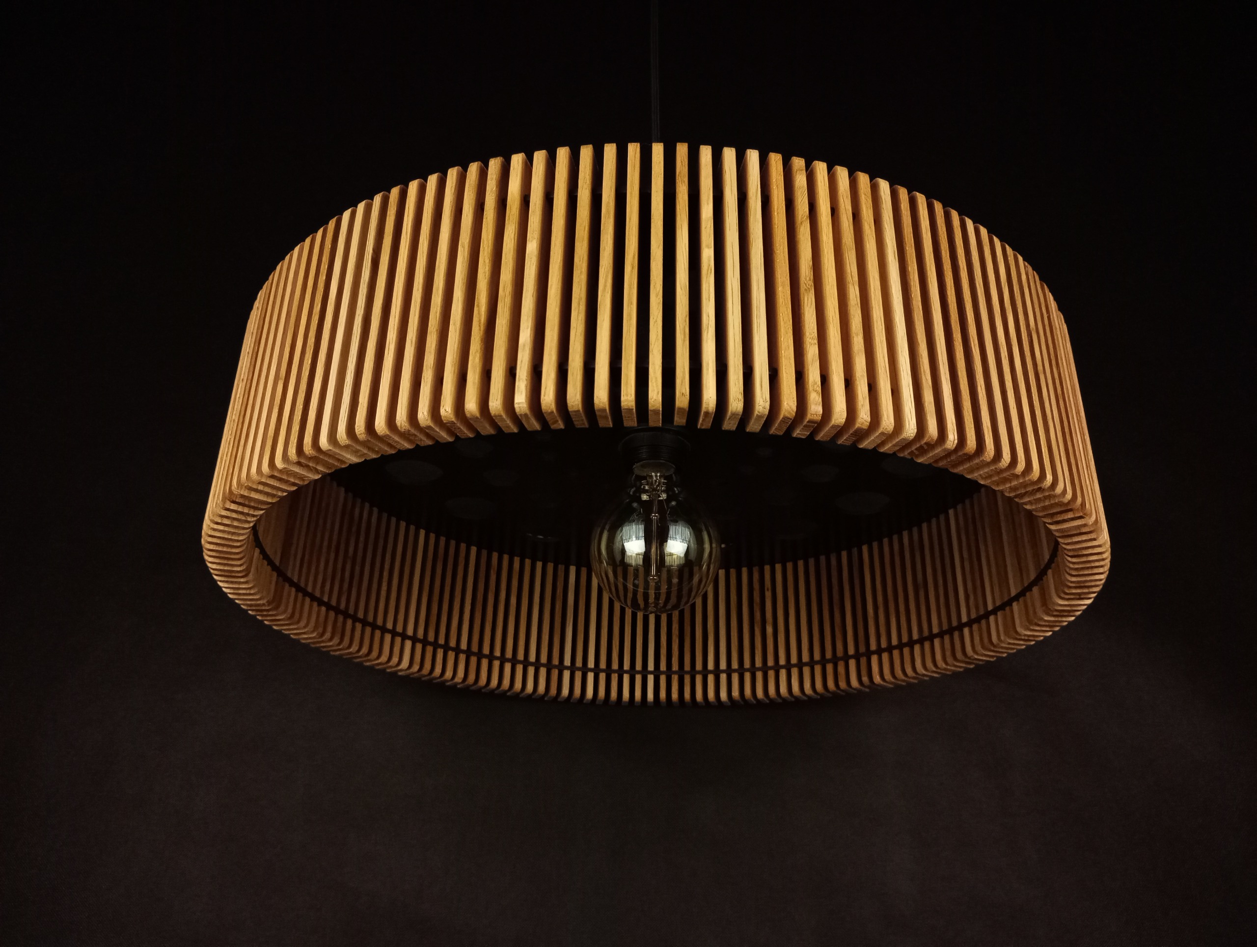 Lamele dębowe oświetlenie